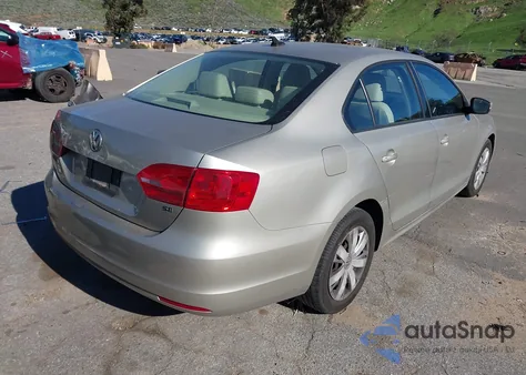 2014 Volkswagen Jetta 1.8T Se z USA, uszkodzony, nr VIN 3VWD17AJXEM249941